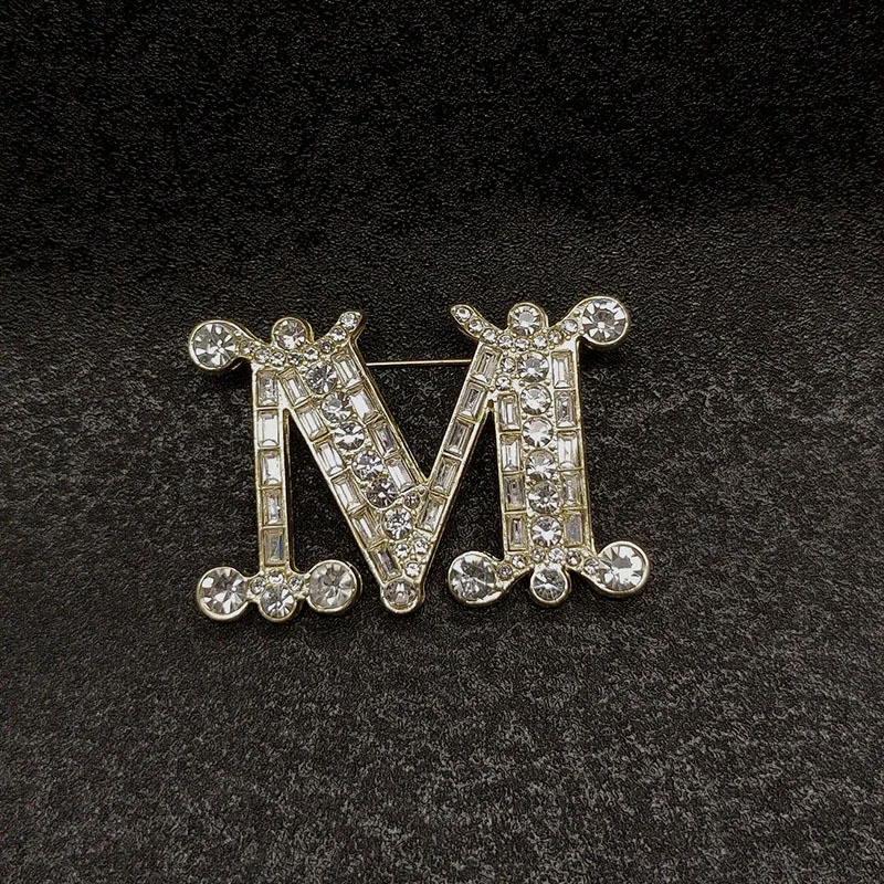

Брошь с буквой M, женская мода, элитный смысл, высококачественный аксессуар для броши, мужская хрустальная булавка, аксессуар для костюма и одежда