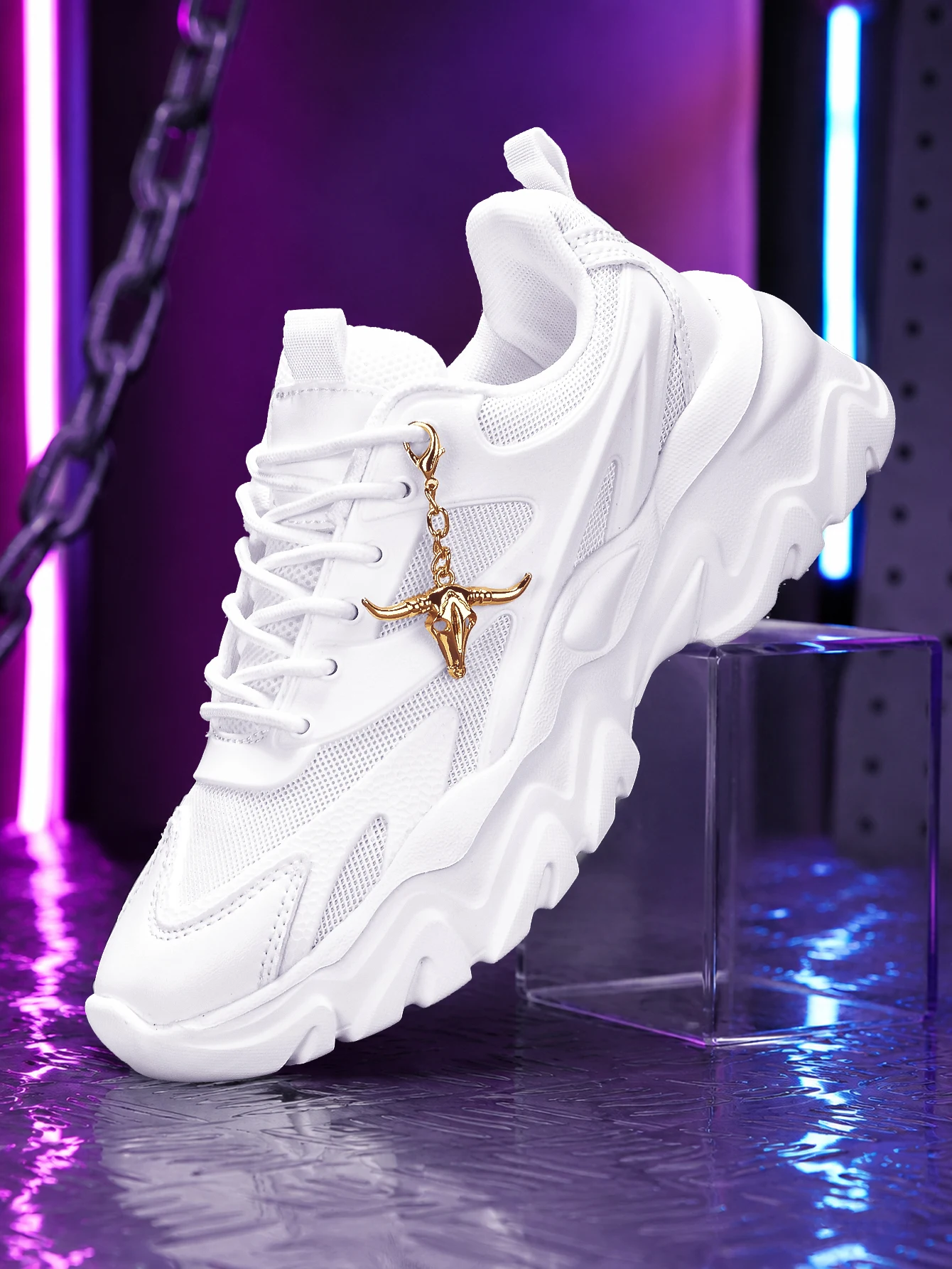 

Women's 2026 New Sweet-Cool Y2K Style Thick-Soled 5cm Height-Increasing Vulcanized Shoes, Ins High Street Fashion, Versatile Casual White Sneakers, Breathable Mesh Fabric with Snake Print Texture Upper, Detachable Gold Bull Head Metal Pendant, Round Toe L