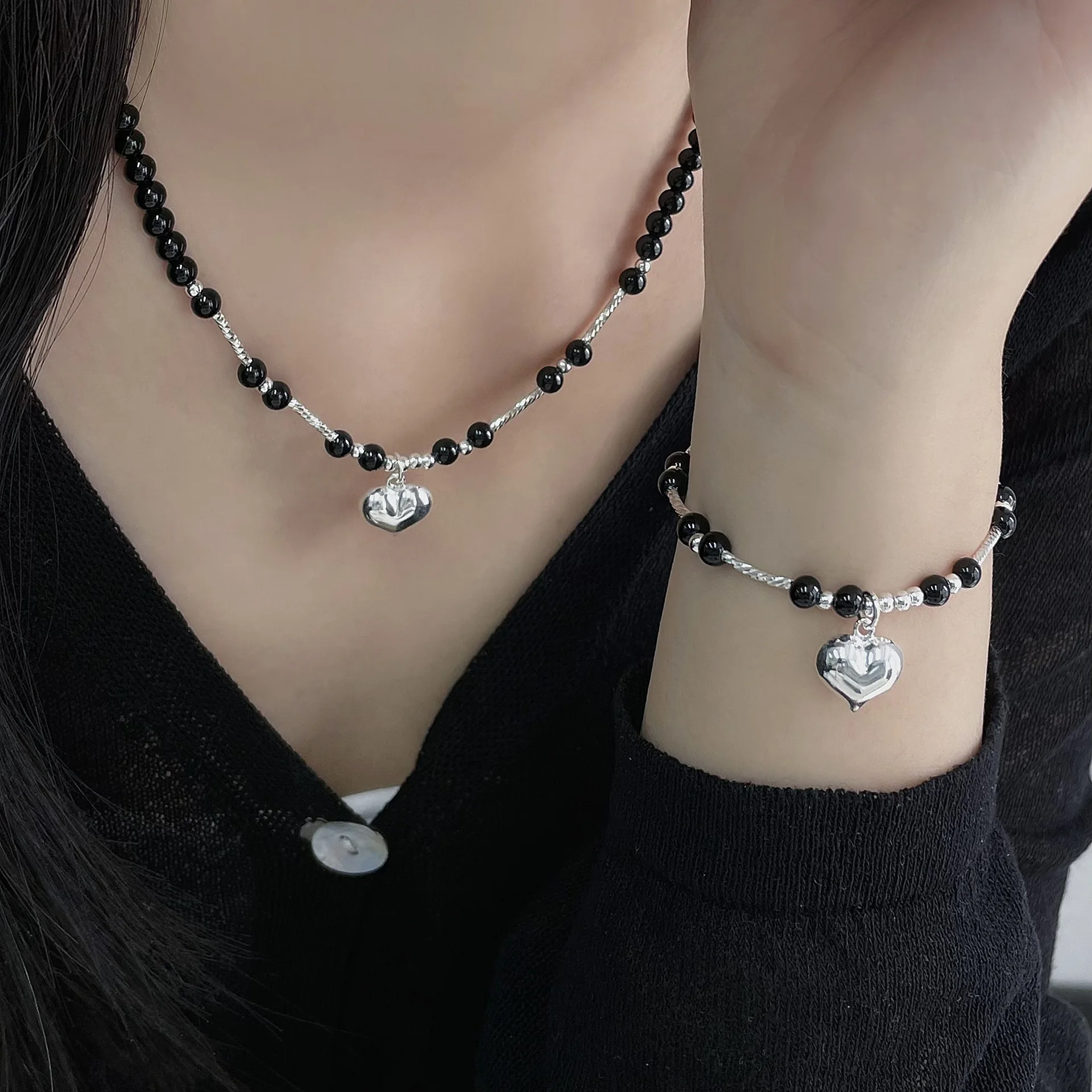 

Female Ins temperament high-end S925 pure silver Korean version black agate heart exquisite necklace