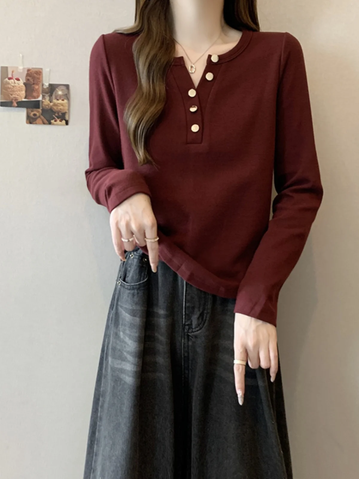 Women's Long Sleeve V-Neck Short T-Shirt Fashionable Slim Fit Korean Style Button Detail Creative Pattern Autumn Wear