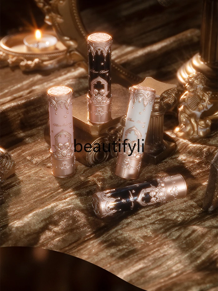 

Little angel lip mud stick matte concealed lip pattern is not easy to stick to the cup