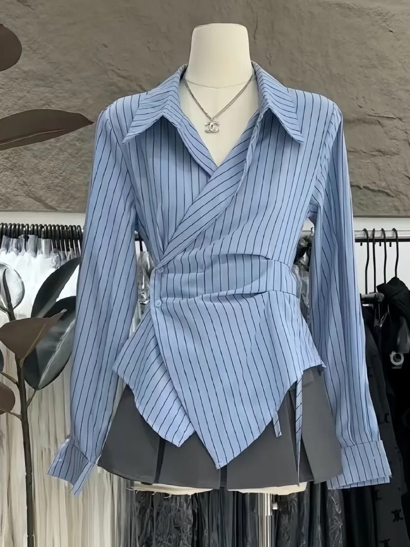 

Корейская женская рубашка в полоску с длинным рукавом, приталенного кроя, с асимметричным дизайном талии и воротником на пуговицах, осенняя коллекция