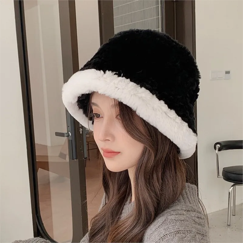 The fur fisherman's hat is a versatile for warm and protect their ears in autumn winter fashionable basin makes face smaller