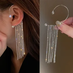 Pendientes coreanos de Clip para oreja con cadena de cristal y borla larga para mujer, pendientes de diamantes de imitación brillantes a la moda, joyería de fiesta sin perforación