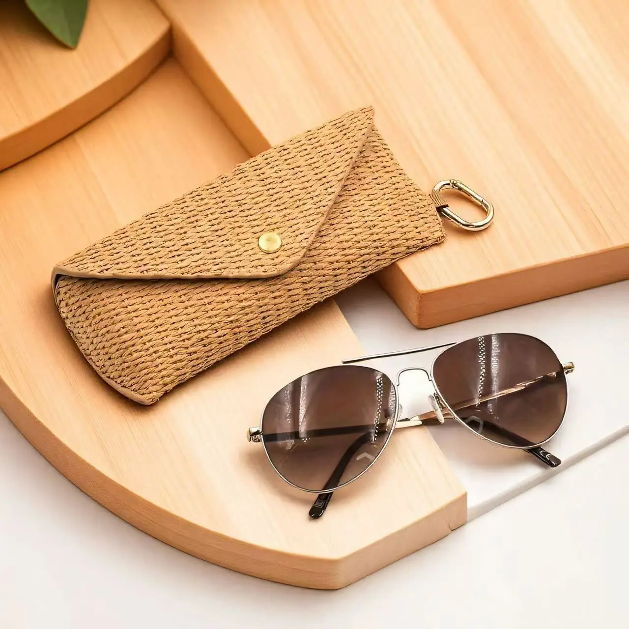 Fashion Woven Straw Woven Glasses Box Hook, Fashion Eyeglasses Pouch for Women, Soft Protective Sunglasses Holder,Glasses Case