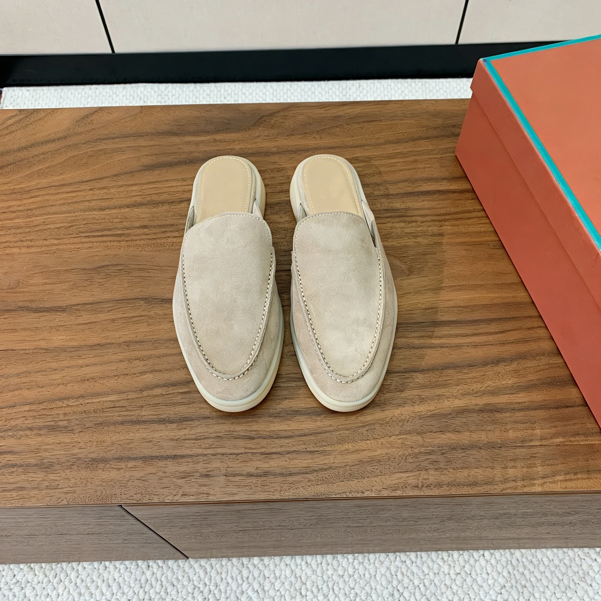 

High-End Fashionable Sheepskin Comfortable Unisex Casual Shoes Stylish Leather Footwear for Men And Women