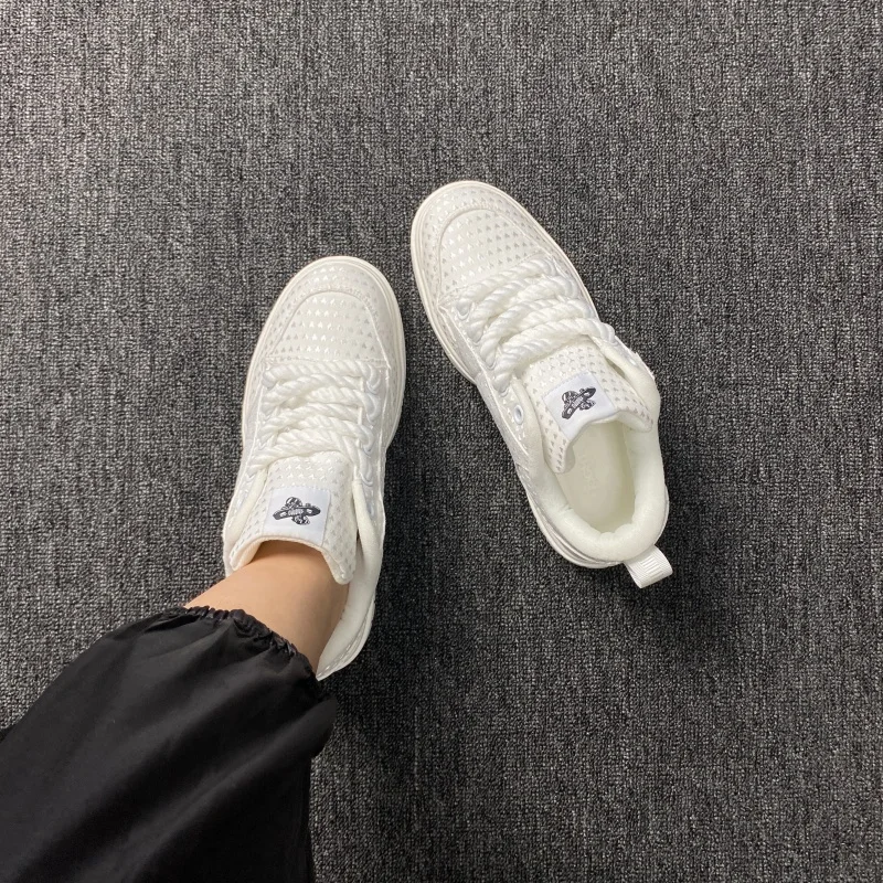 

Large size all white heart-shaped pattern casual board shoes, coarse hemp rope shoelaces, street style versatile white shoes