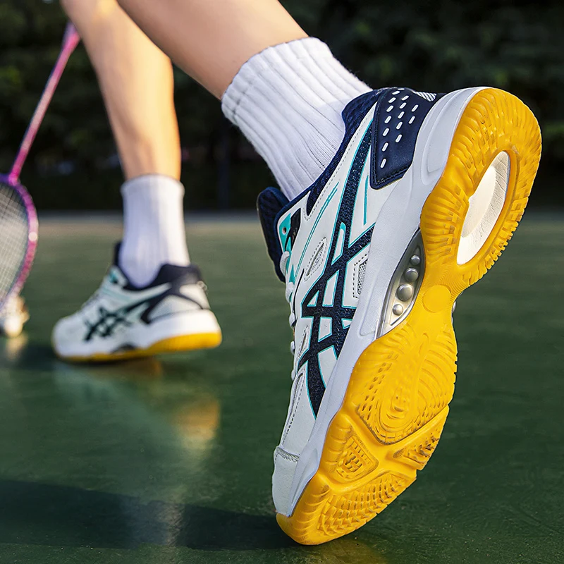 New Mens Badminton Shoes Professional Sports Shoes for Women Breathable Indoor Court Sneakers Volleyball Sneakers Men\'s Sneakers