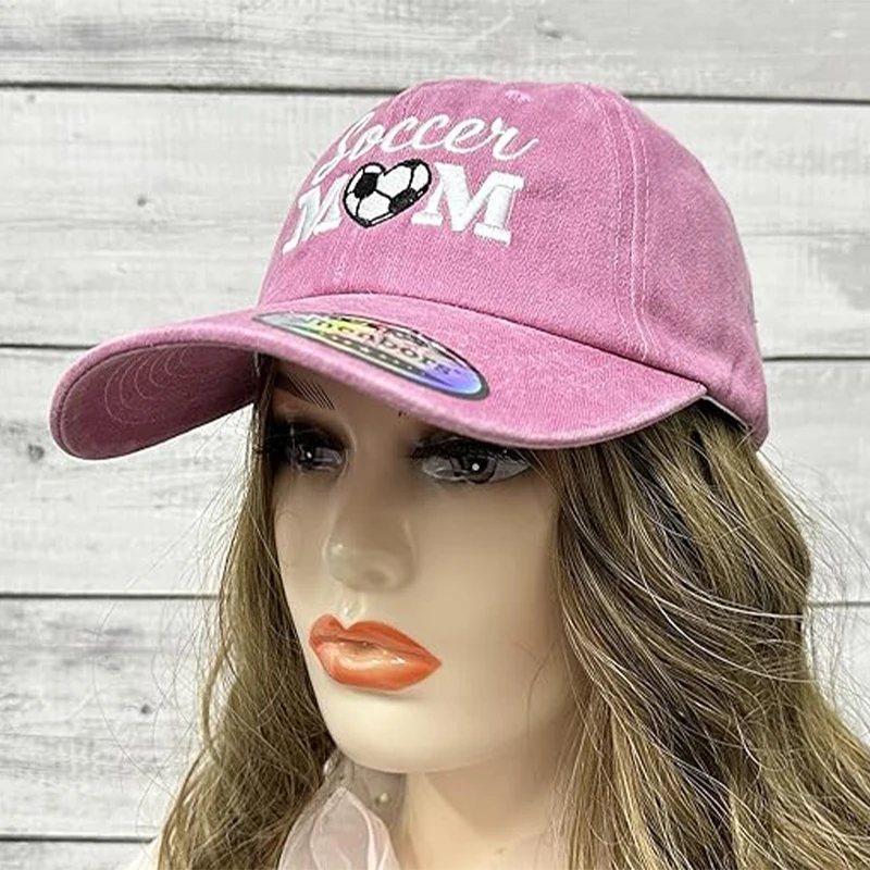 An embroidered SOCCER MOM soccer pink baseball cap suitable for men and women traveling outdoor sports spectator visor