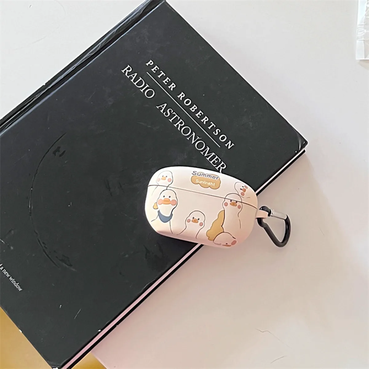 Funda protectora con dibujos animados para auriculares, carcasa con pegatinas de cristal de pato Kawaii, con gancho, WF-1000XM5 para Sony, novedad de 2023