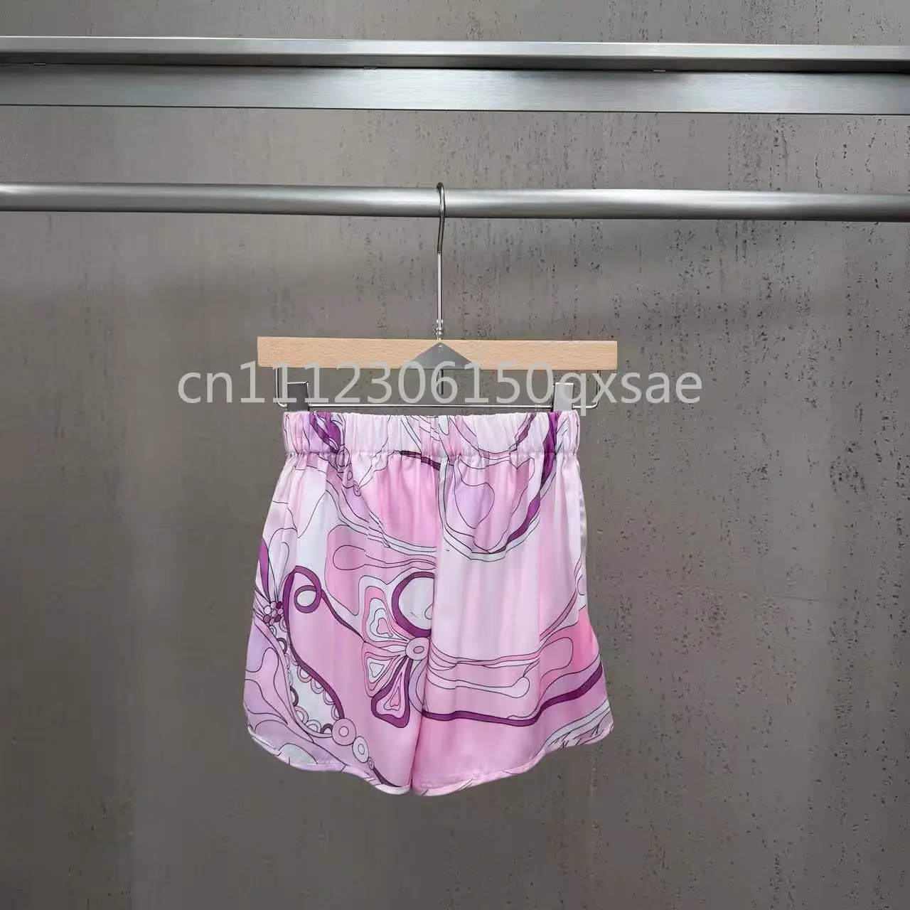 Classic Design Women's Pink Shorts Sets with Designer Signature Letter Logo Luxury Brand Women's Loose Cloaks Tops Sets view 6
