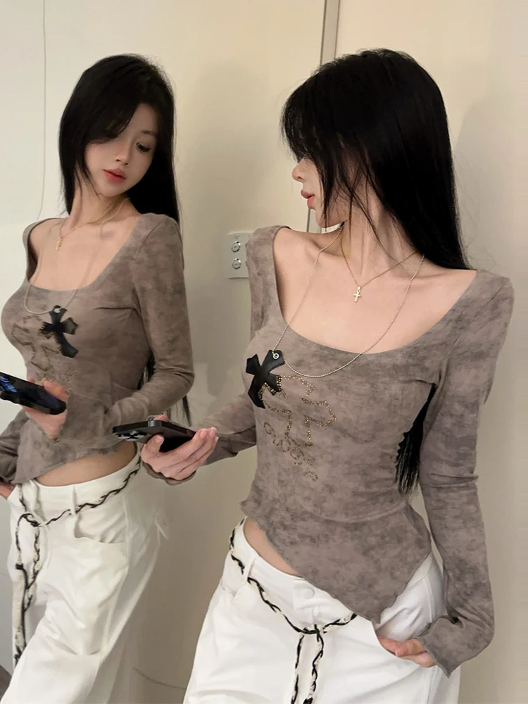 Retro Spicy Girl Tie Dye Print Long Sleeve T-Shirt Square Collar Asymmetrical Design Cross Necklace Element Casual Top