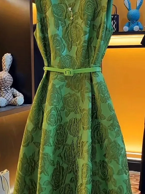 

Elegant Green Sleeveless round Neck Midi Dress Slim Fit Casual Summer Dress for plus Size Women Formal Occasions