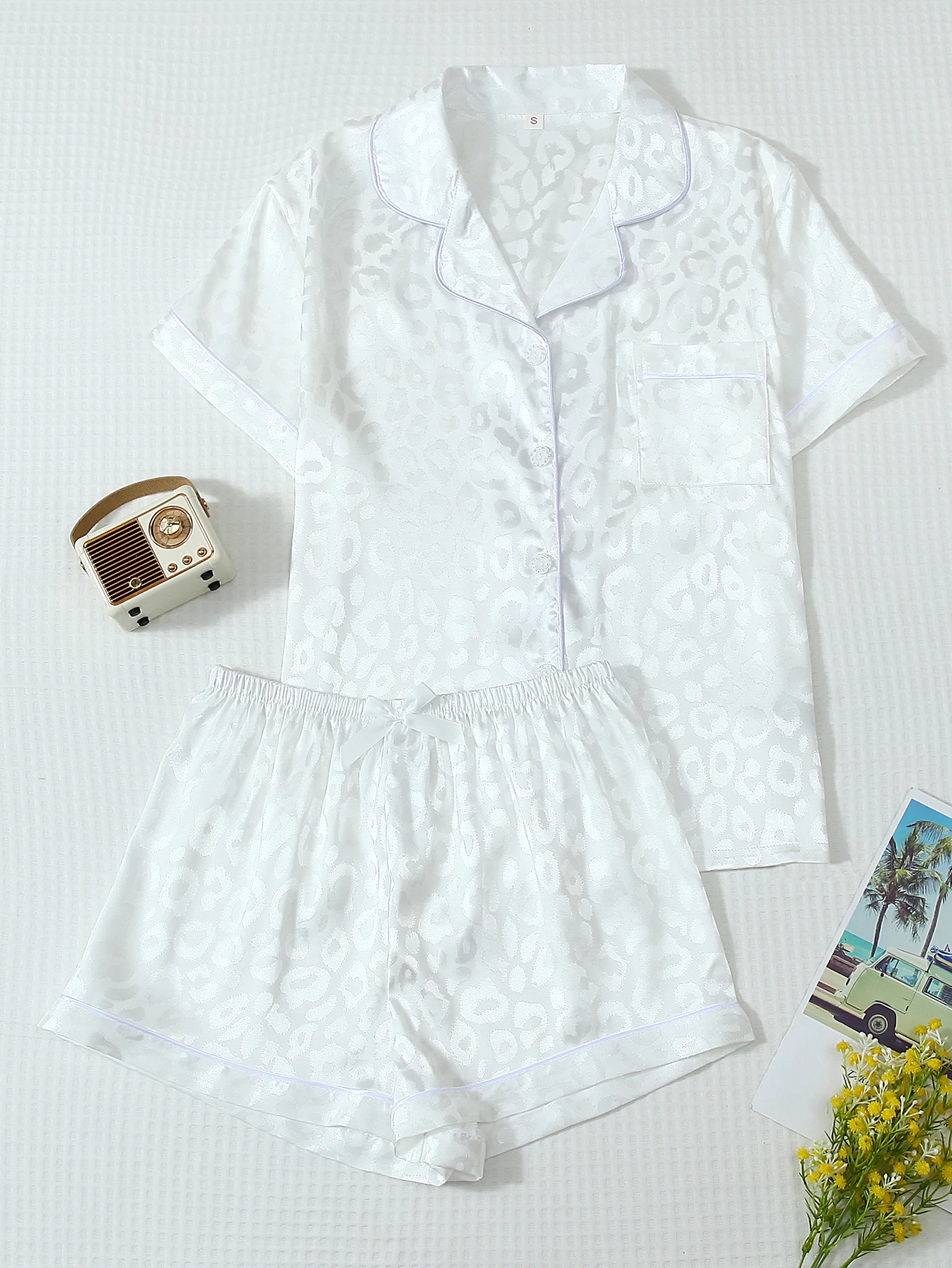 Two-Piece Comfortable Satin Leopard Print Lapel Button-Down Short-Sleeve Top with Pockets and Bow Shorts Spring/Summer Women's Pajama Loungewear Set Suitable for Home Use