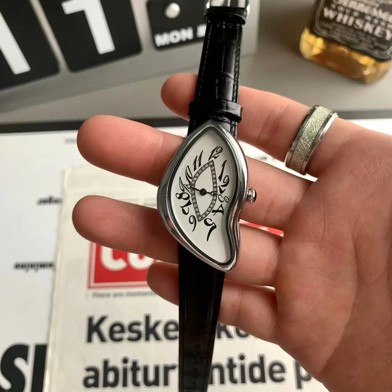 ساعة كوارتز رجالية من Alien Watch Creative Fashion Trend Melt Twisted Vintage Niche Premium Watch #3