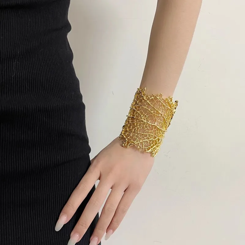 

Vintage Hollow Metal Coral Texture Open Bracelet for Women European And American Personality Exaggerated Trend Jewelry Gift