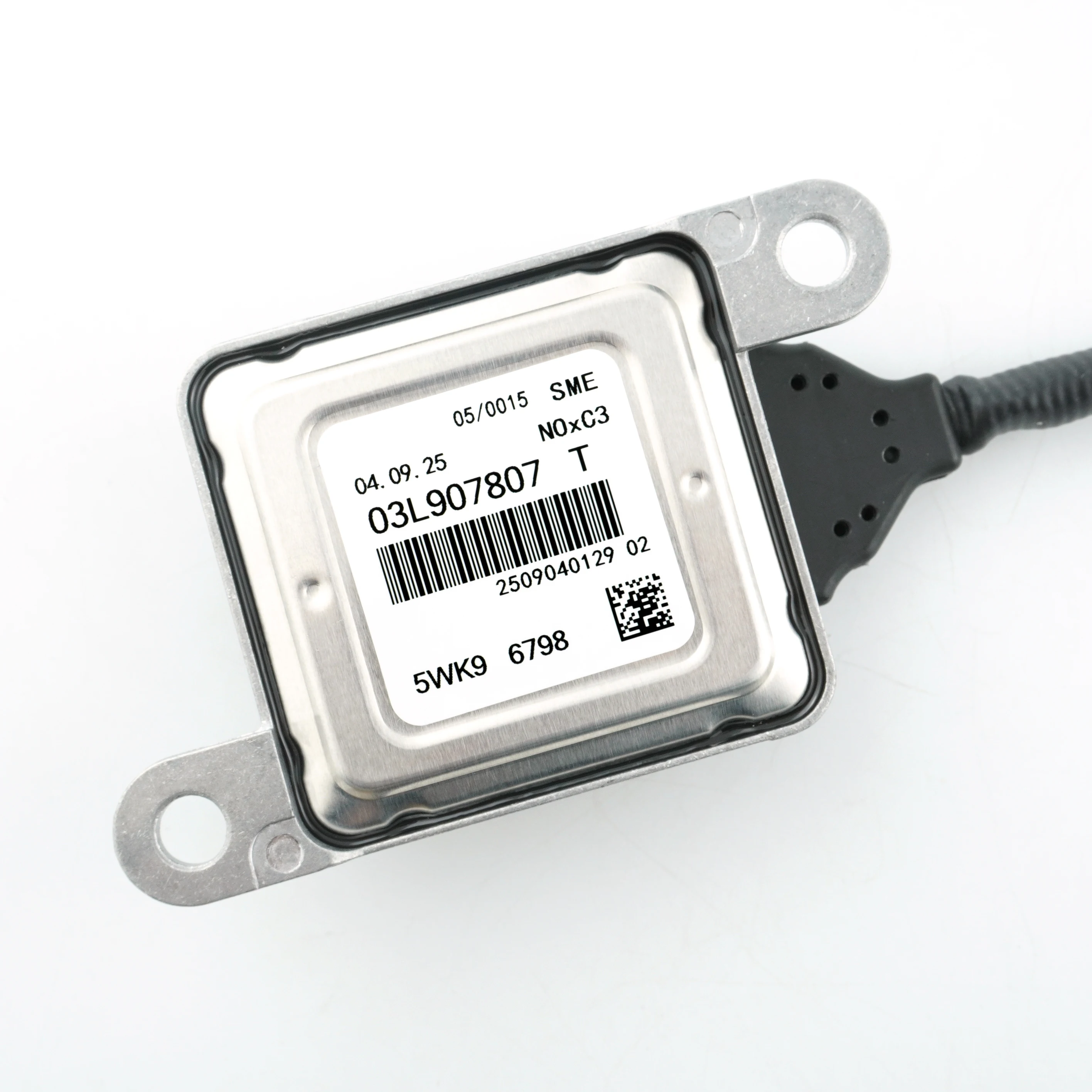 

Высококачественный новый датчик NOx (датчик оксида азота) 5WK9 6798 03L907807T для VW Crafter 30-35 30-50 2.0 TD, передний каталитический датчик.