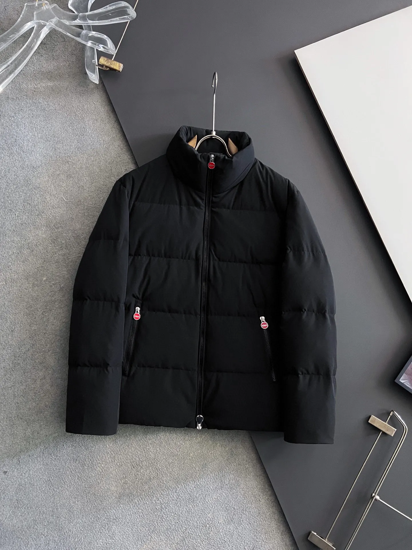 

Матовый водонепроницаемый пуховик Kiton