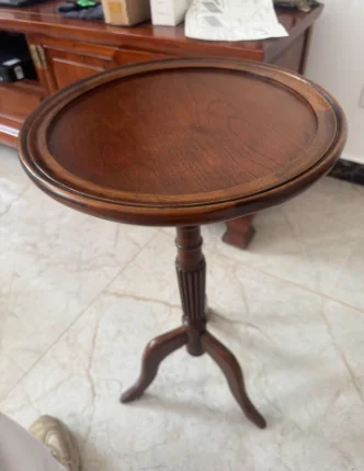 French vintage solid wood coffee table-vintage bedside table used for living room and bedroom decoration with sturdy tripod base