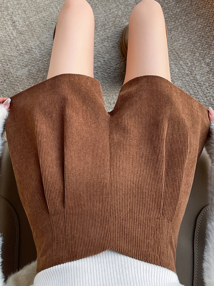 Pantalones cortos de pana Vintage para mujer, pantalones cortos de pierna ancha para oficina de otoño e invierno, pantalones cortos holgados Retro de cintura alta lisos y sencillos que combinan con todo, novedad