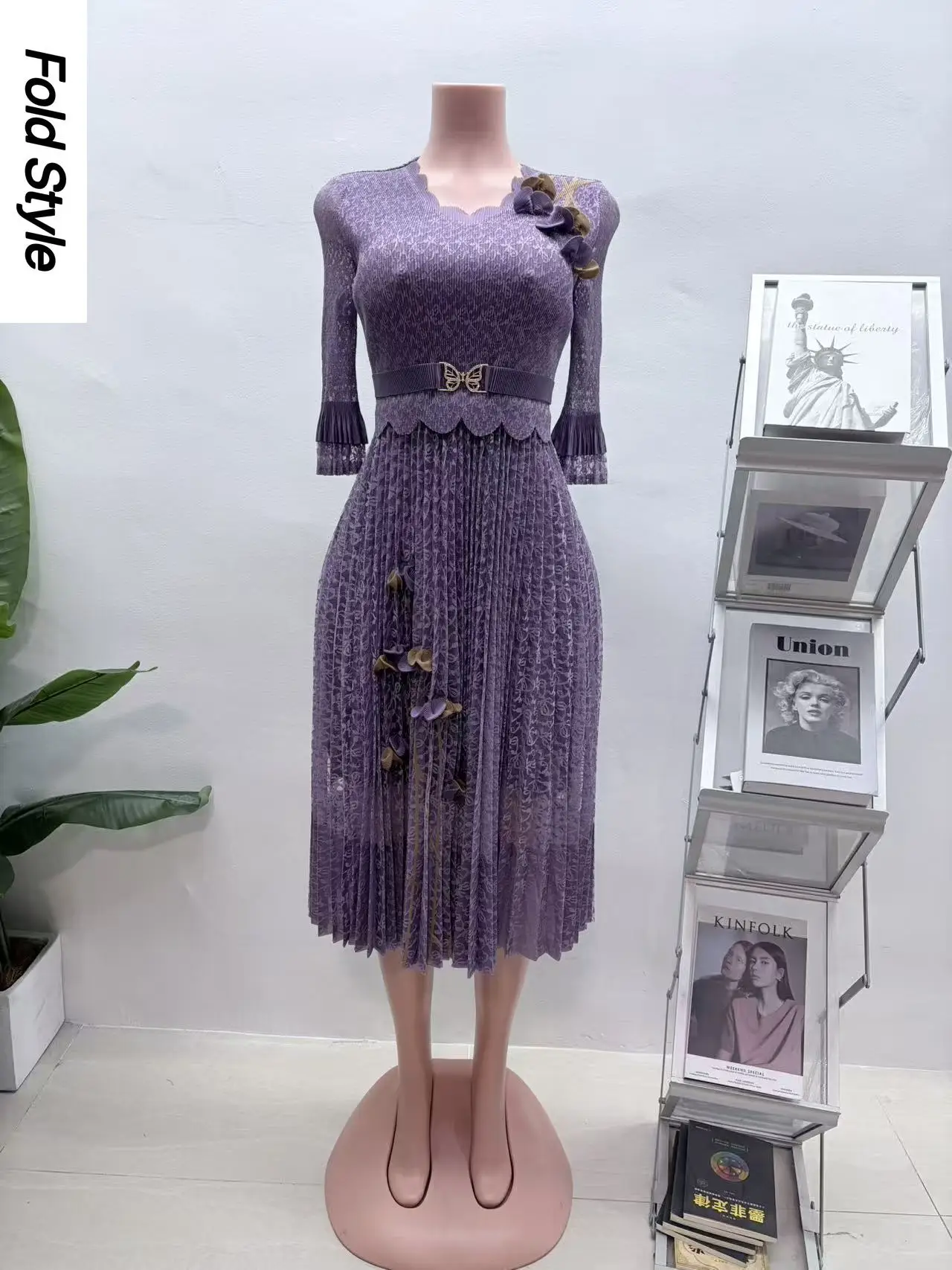 

Новое платье 2026 года: однотонное, с сетчатыми вставками, скрывающее живот, стройнящее, плиссированное, эффектное — женская одежда