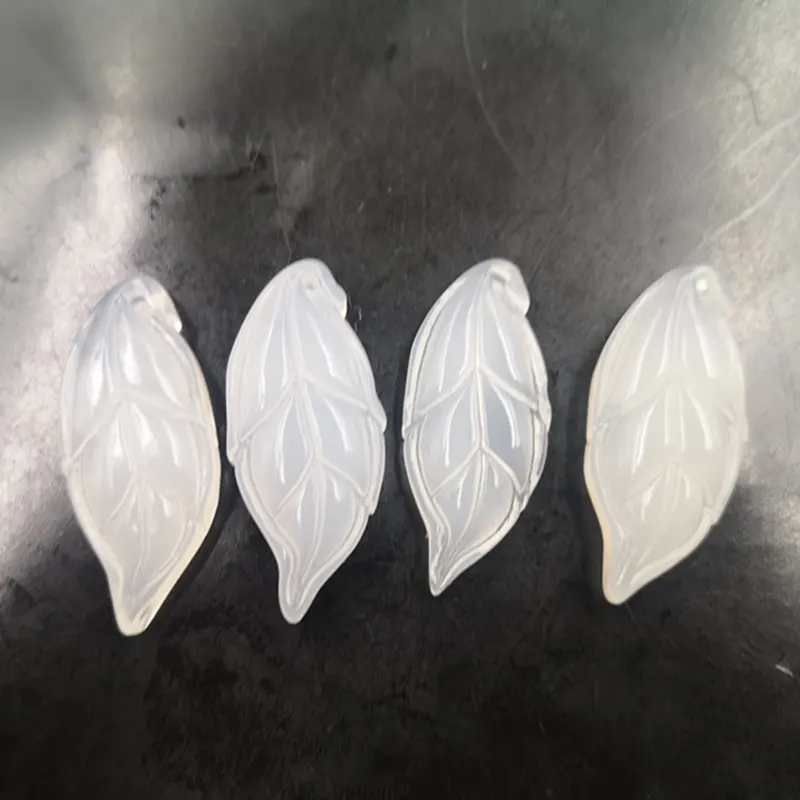 Cheap Jade Ice-like White Chalcedony Leaf Pendant White Agate Descendants of the Rich Agate Small Leaves