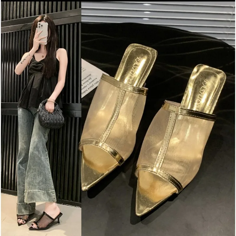 

2025прозрачные шелковые марлевые шлепанцы-мулы, женские блестящие кружевные сетчатые тапочки с острым носком на высоком каблуке, вечерние туфли-лодочки