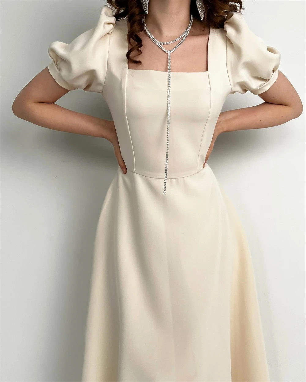 Abito da sera personalizzato Classico jersey bianco Colletto quadrato con spalle scoperte Maniche corte Lunghezza pavimento Abiti per occasioni speciali