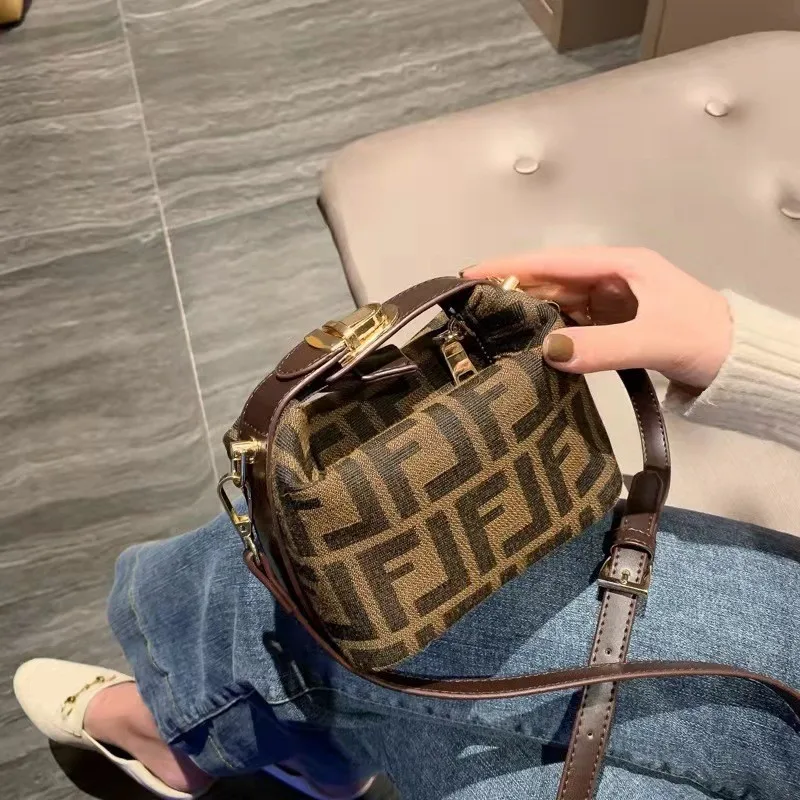 Bolso cruzado de cuero Vintage para mujer, bolso de lujo a la moda, estilo callejero, pequeño bolso cuadrado con hebilla de bloqueo con estampado Floral