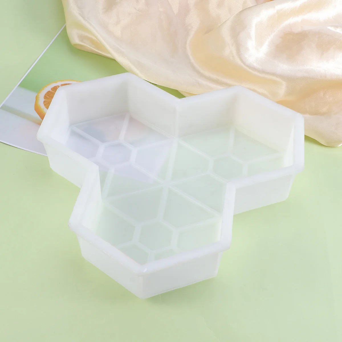 

Maple Leaf Shaped Paving Mold Plastic DIY Path Maker for Stepping Stones Driveways Patios Garden Landscape Projects