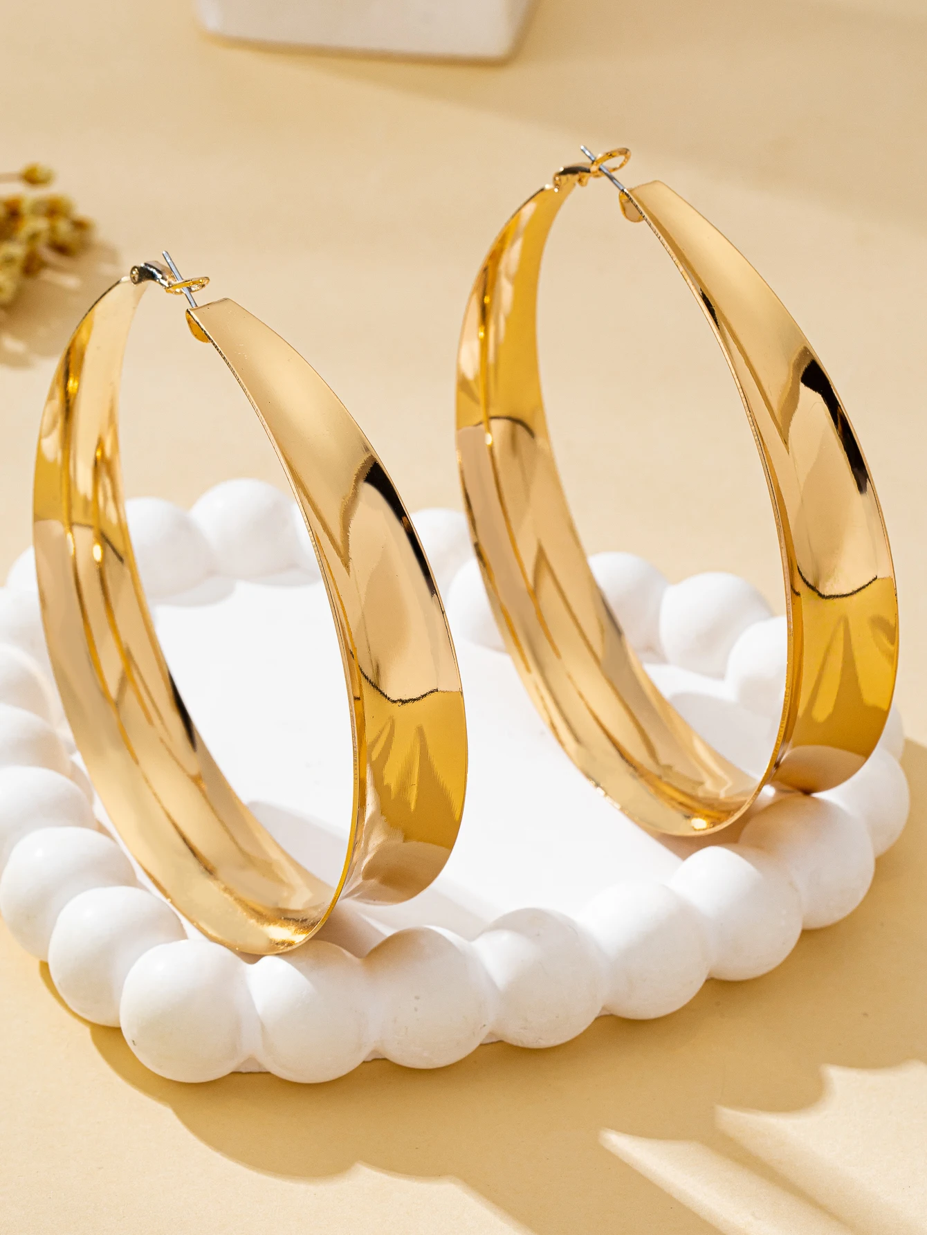 Women's Earrings, Exaggerated Glossy Minimalist Hoops, Suitable for Everyday Wear and Vacation Wear