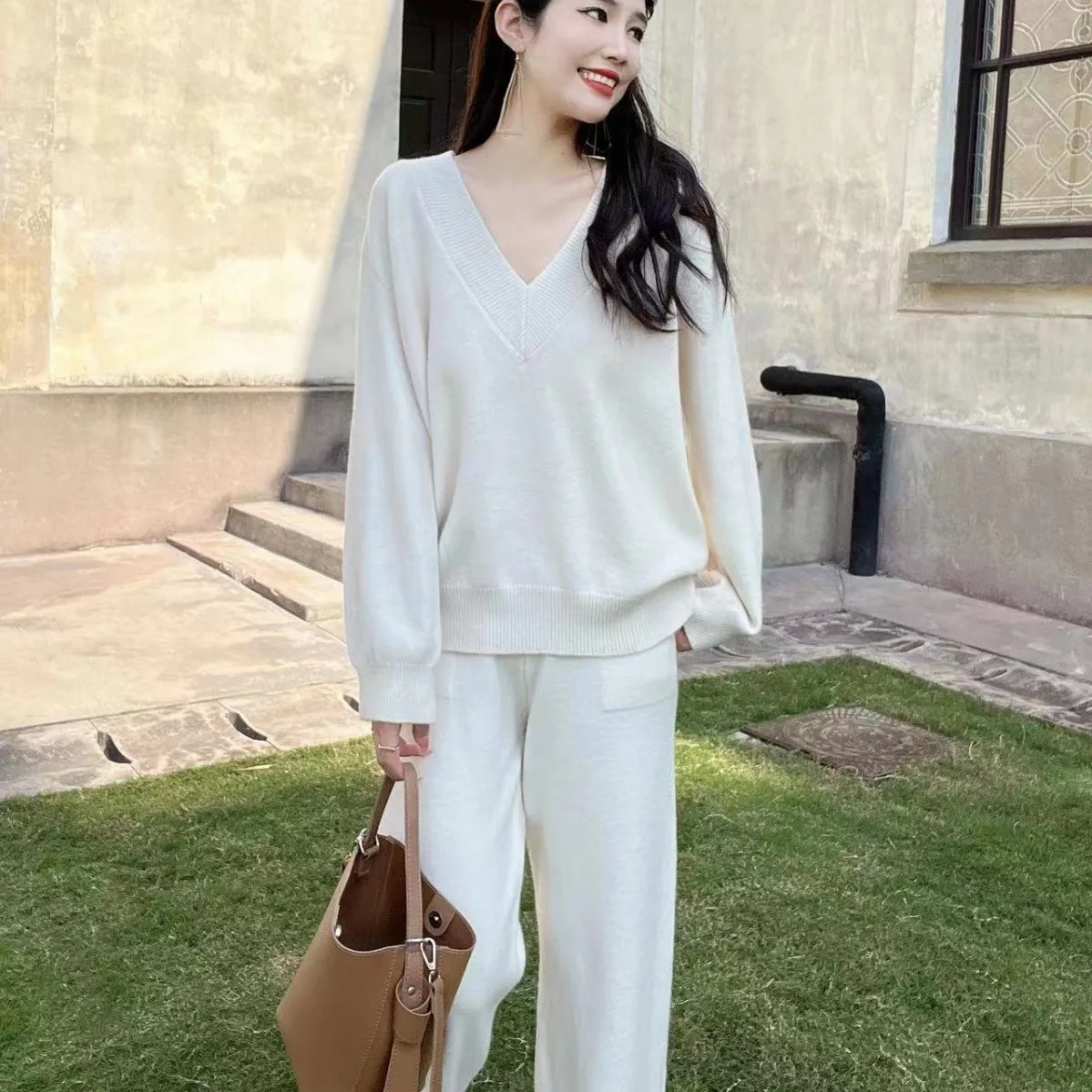 Knitted Suit Women\'s Autumn And Winter Lazy Style Loose V-Neck Casual Sweater High Waist Wide Leg Floor Pants Two-Piece Set