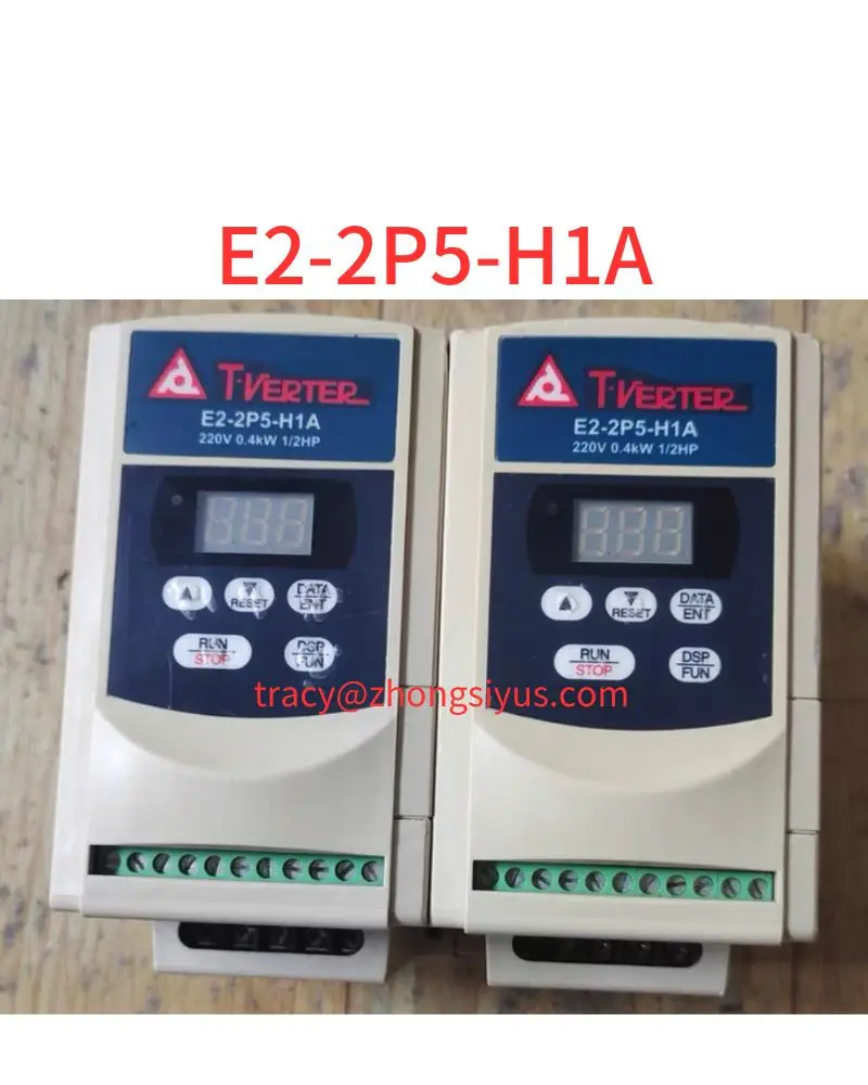 

Used frequency converter E2-2P5-H1A 0.4 kw 220v