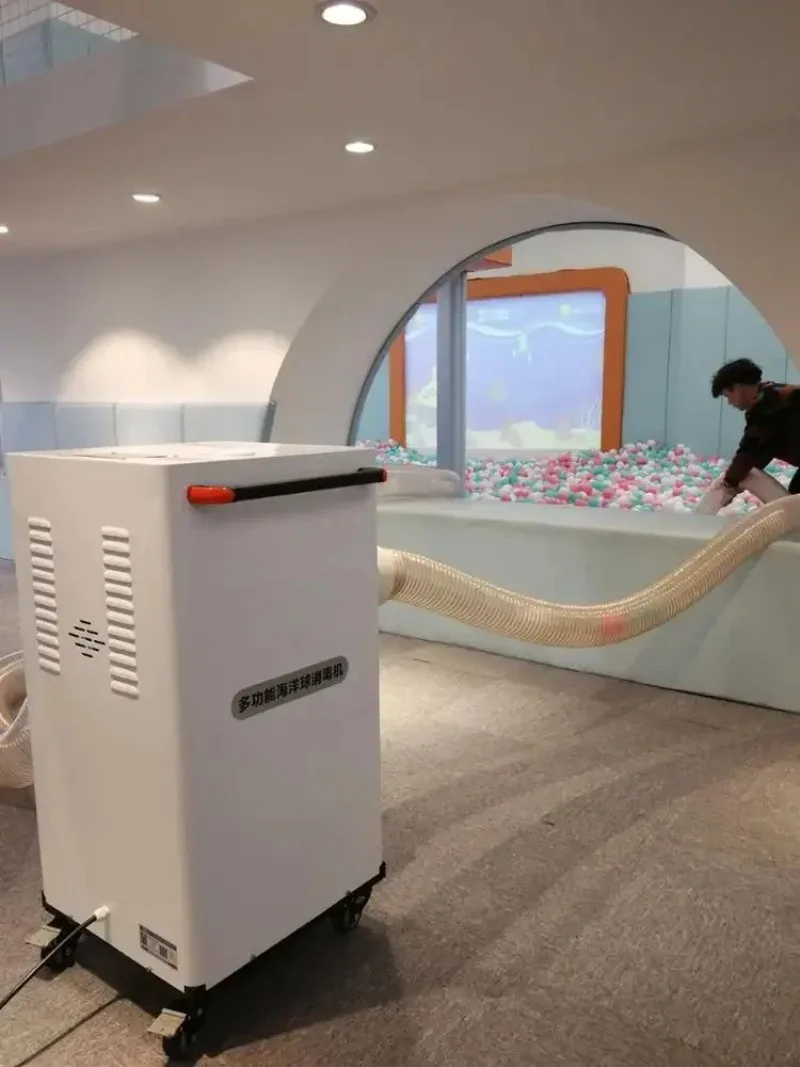 غسالة الكرة لملعب داخلي آلة تنظيف الكرة بركة الكرة الملاهي