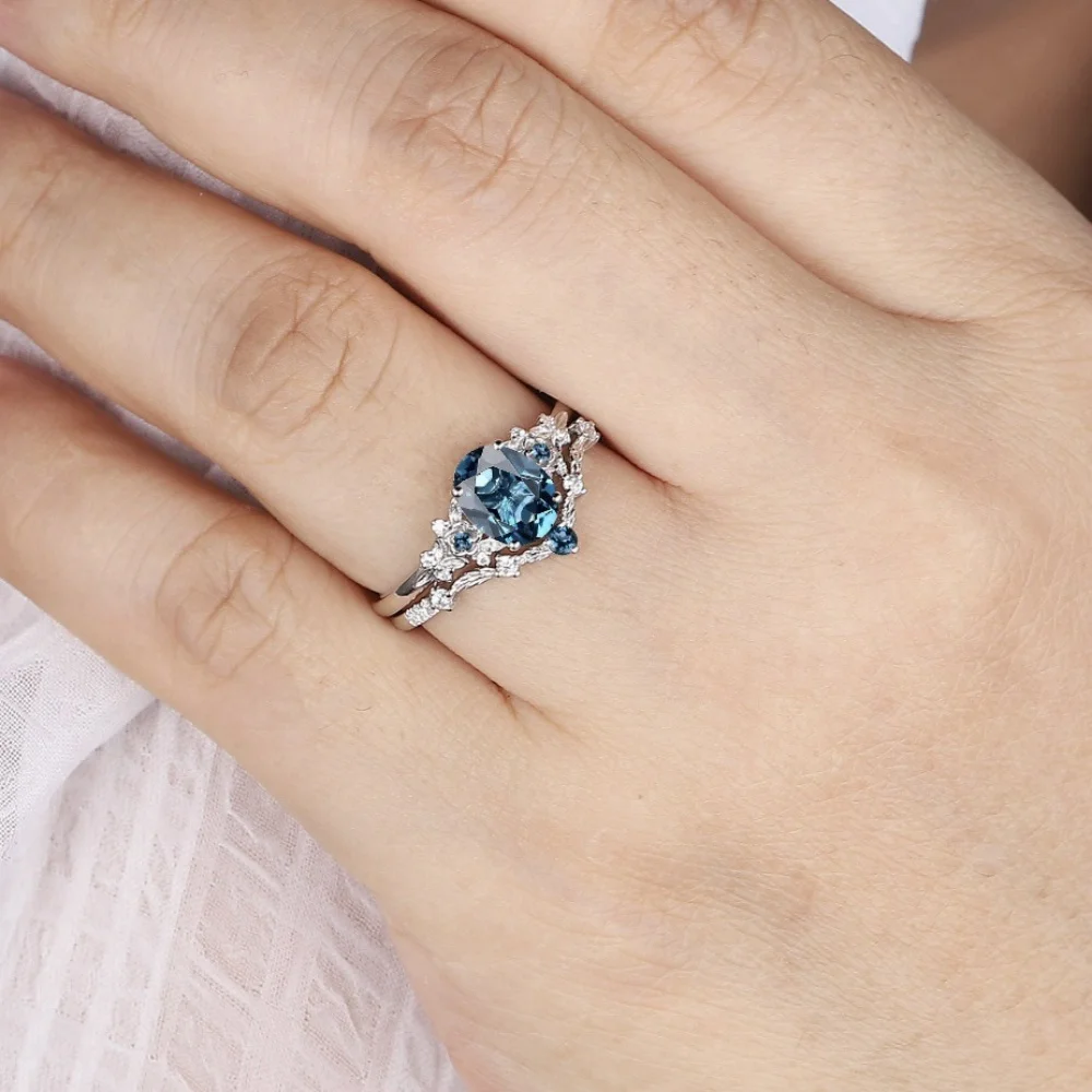 Exquisite 2-piece set of women's romantic inlaid oval light blue zircon ring jewelry gift