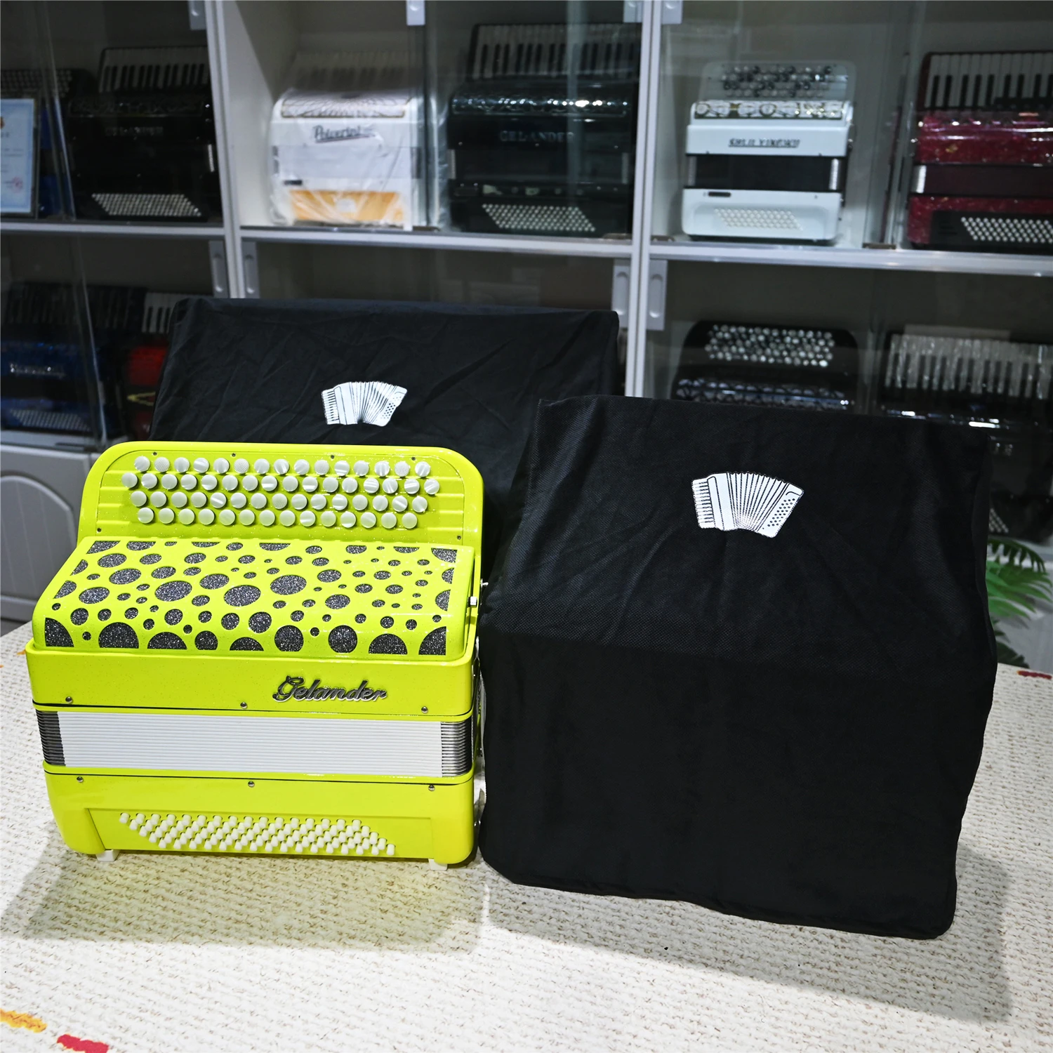 Accordion Dust Cover, Flannelette Material, Lightweight Portable Breathable Foldable Dustproof Protective Cover for Accordion