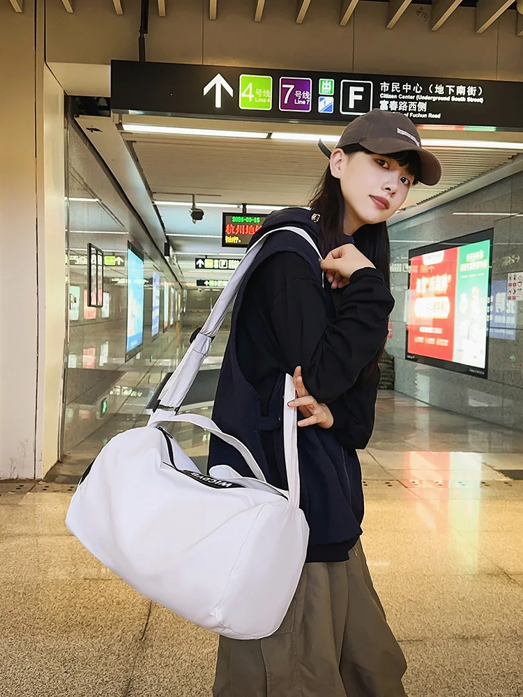 Women's Sport Bag Fashion Handbag Large Capacity Casual Single Shoulder Bag Designer Luxury Solid Color Commuting Travel Bag