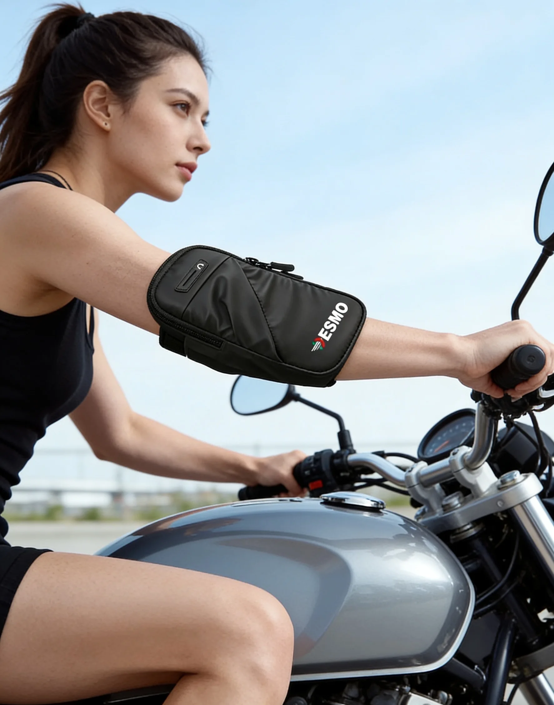 

Compatible with Ducati 250MX/350 Desmo/450MX/900 SS: Waterproof Sports Phone Arm Bag with Headphone Jack