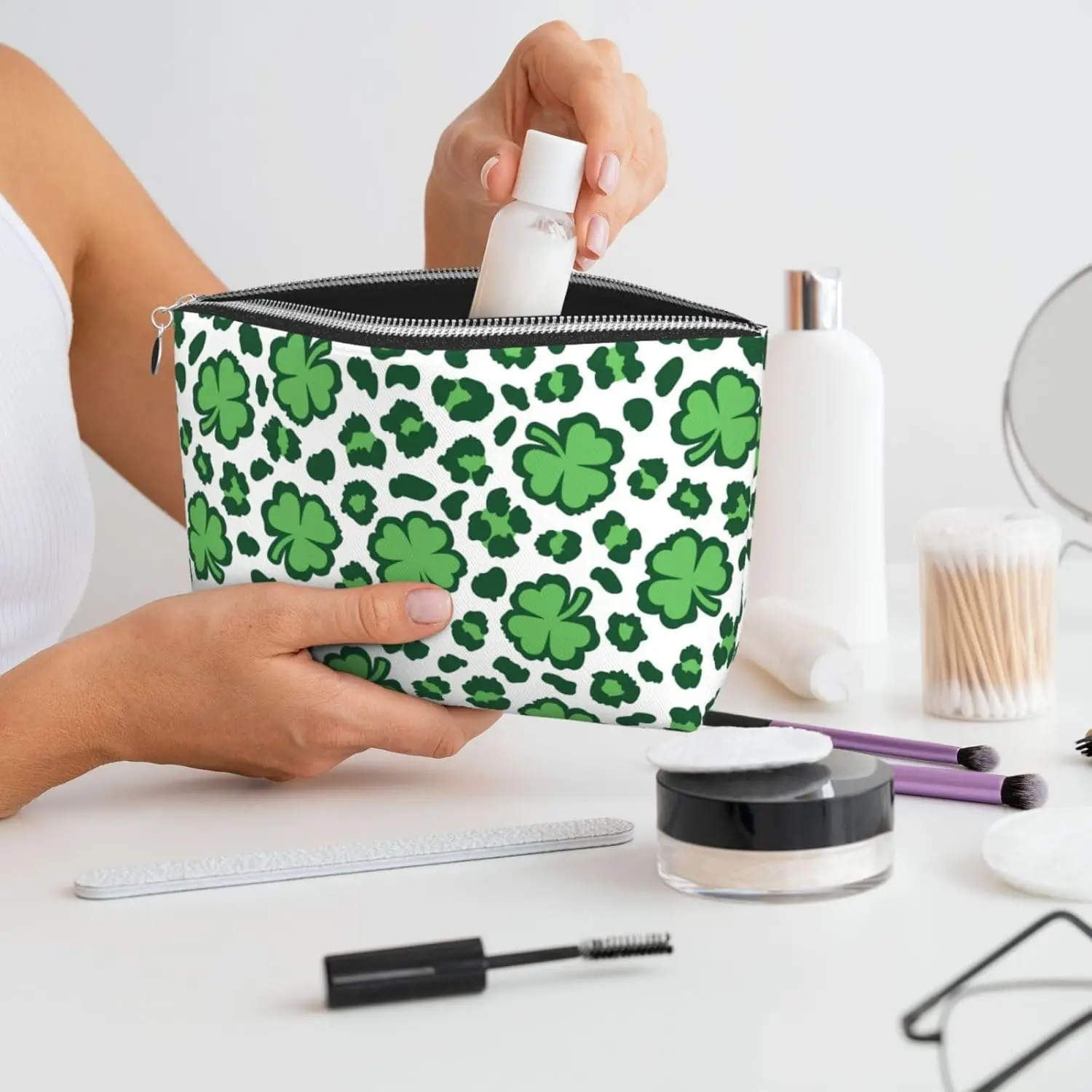 Bolsa de maquiagem com estampa de leopardo, dia de são patrício, feminina, tamanho de viagem, produtos de higiene pessoal, couro, à prova d'água, essencial de viagem para sh