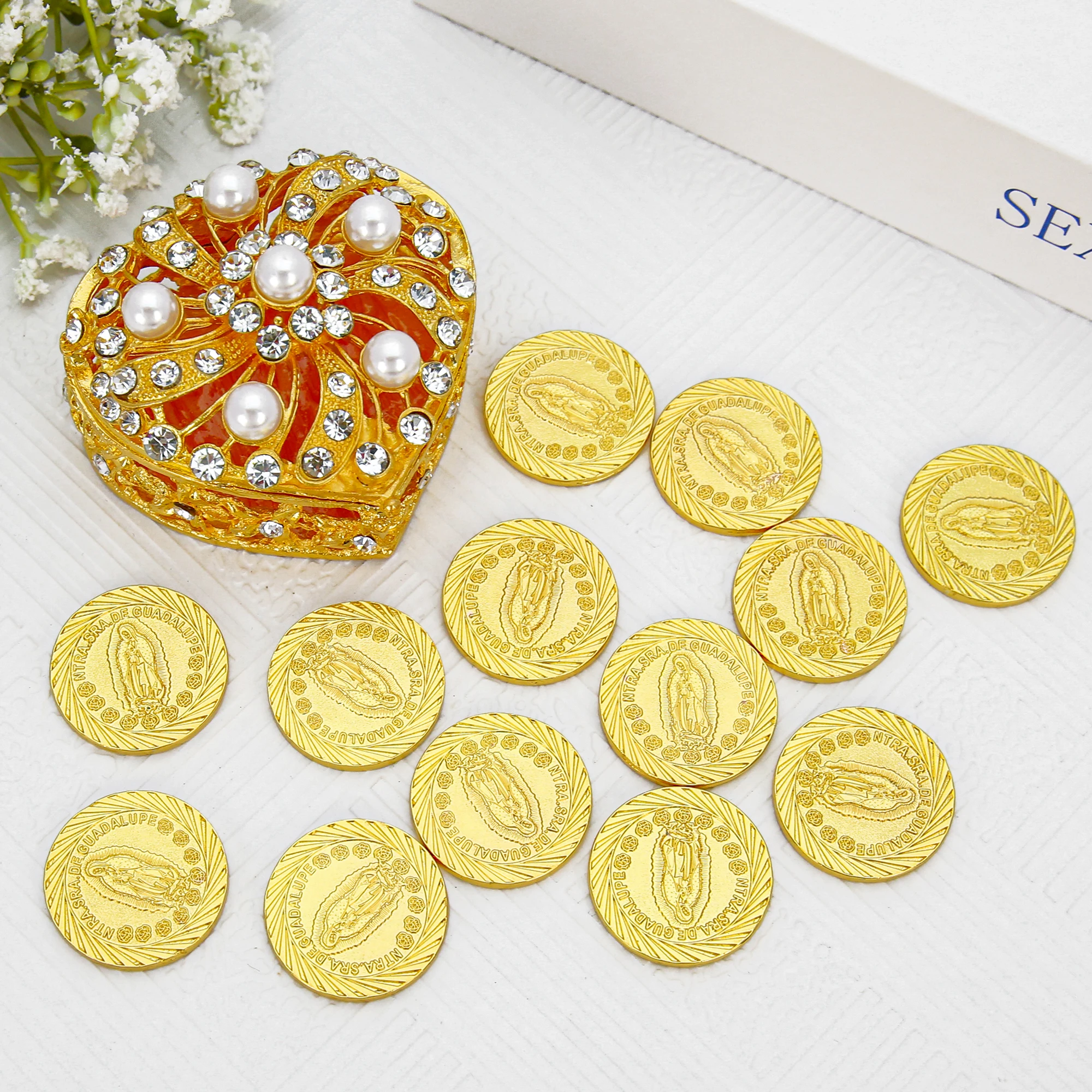 set-di-monete-arras-per-matrimonio-guadalupe-con-perle-e-scatola-a-forma-di-cuore-13-monete-dell'unita-per-cerimonia-nuziale-cattolica-messicana