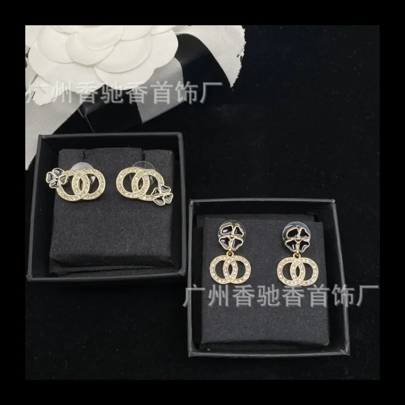 

Новый дизайн черной эмали с бриллиантами, модный трендовый темперамент, серебряные серьги-иглы