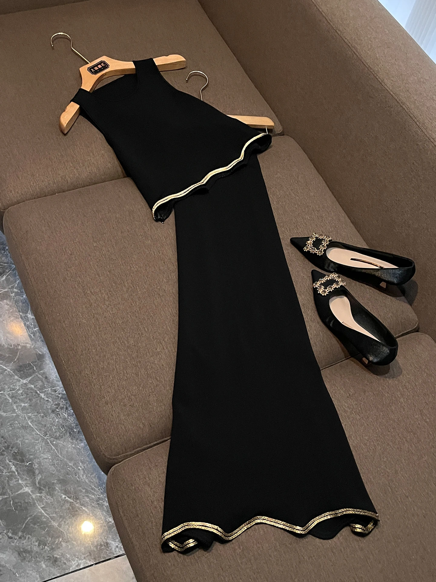 

Fashionable Retro Summer Knit Top Casual Versatile Diamond Embedded Wave Vest Women's Mid-Spring Season Elegant Atmosphere