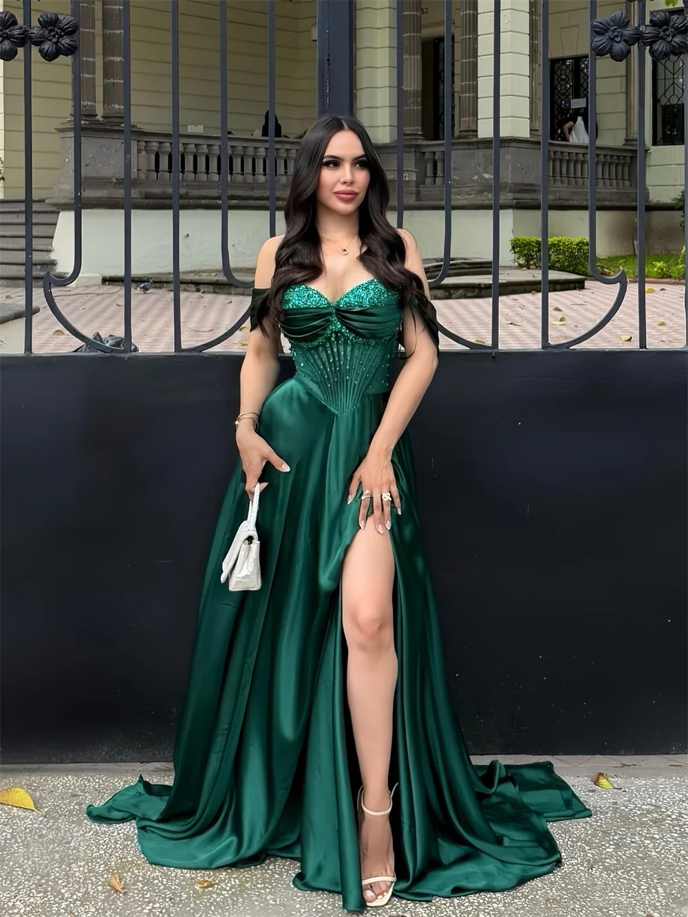 كاثي مخصص ألف خط قبالة الكتف الراين فستان حفلة موسيقية مشد بلا أكمام vestidos de noiva عالية سبليت الساتان مساء رسمي