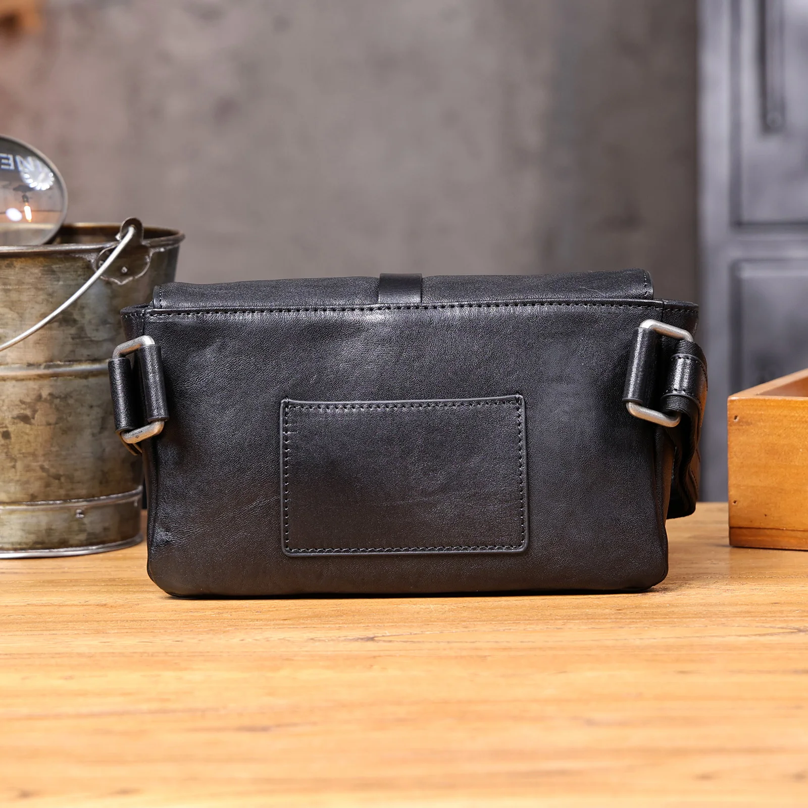 Echte Leder-Umhängetasche für Herren, Kleine Crossbody-Tasche, Schultertasche aus hochwertigem, pflanzlich gegerbtem Leder, Modischer Casual-Stil – Detail 9