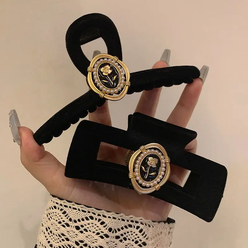 Regal Black Velvet Vintage Rose Women Head Bands Hair Grab Clip Goth Bridal Tiara Flower Jewelry Nakrycie głowy Akcesoria do włosów