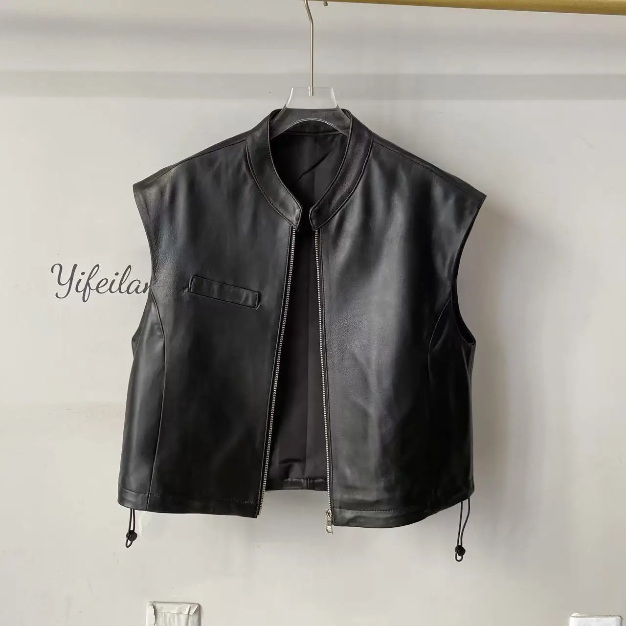 جديد خريف 2025 معطف نسائي من جلد eepskin الأصلي لراكبي الدراجات النارية من Jaet ort بقصة ضيقة ومتعدد الاستخدامات وسحاب للإغلاق