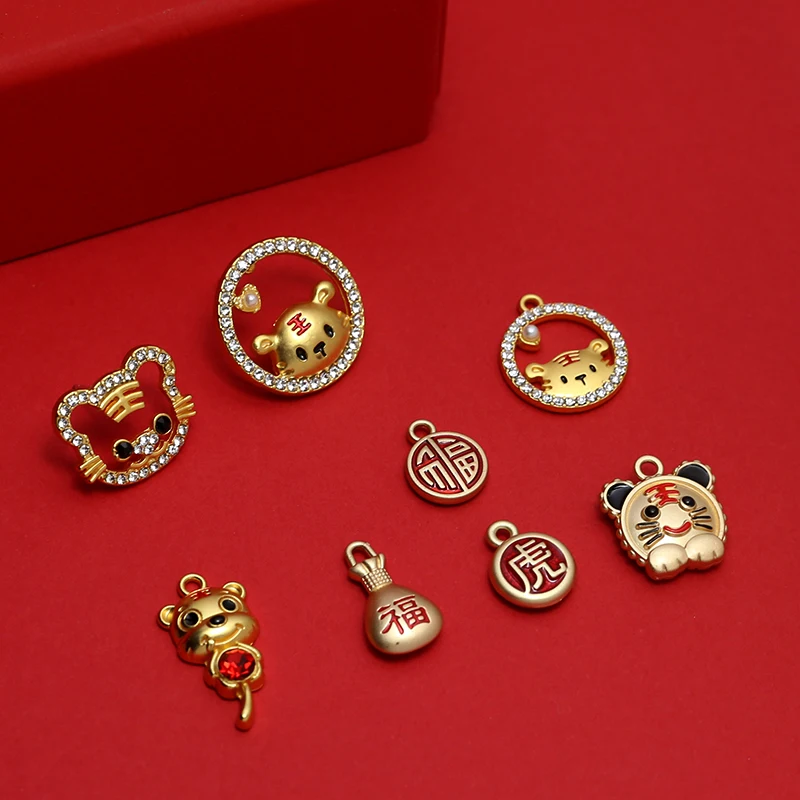 

10 шт., ювелирные аксессуары «сделай сам», китайский стиль, голова тигра, сумка Fu, серьги золотого цвета, небольшой кулон, материал, подвески ручной работы