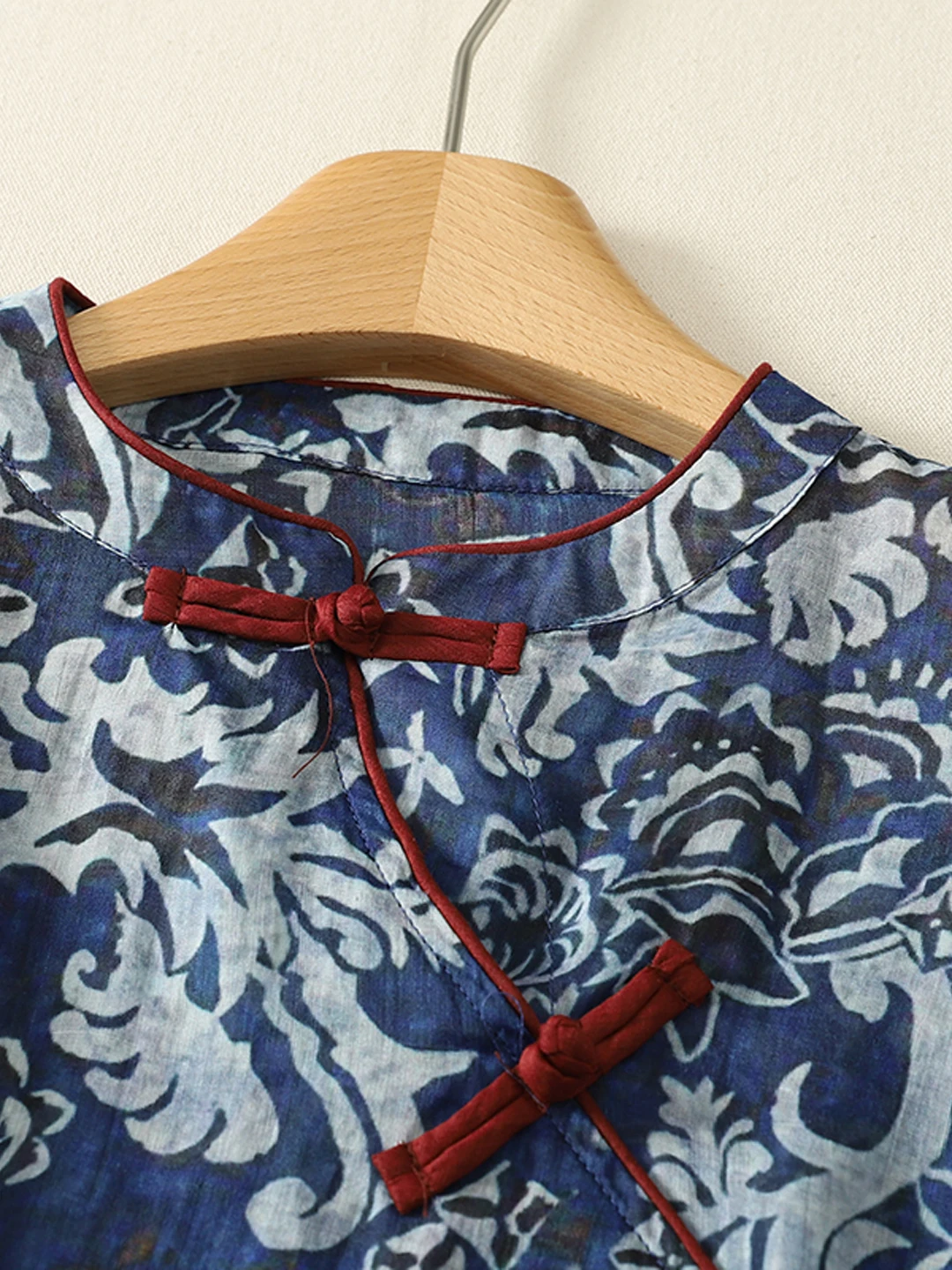 Loose Fit Floral Print Chinese Blue Porcelain Design Women's Summer Shirt Base Layer Top Vintage Style round Neck Sleeveless