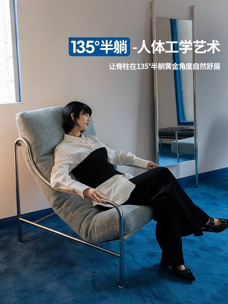 Helsinki, sillón reclinable, reposapiés, estilo medieval.