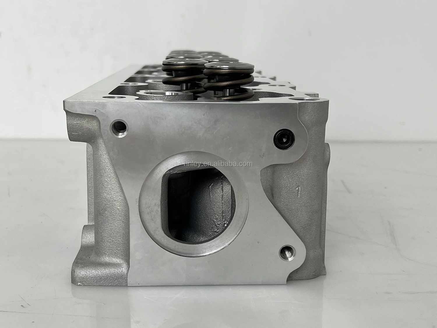 C18NZ Cylinder Head Compatible for Opel C18NZ Engine High Match Auto Replacement Cylinder Head Low Price